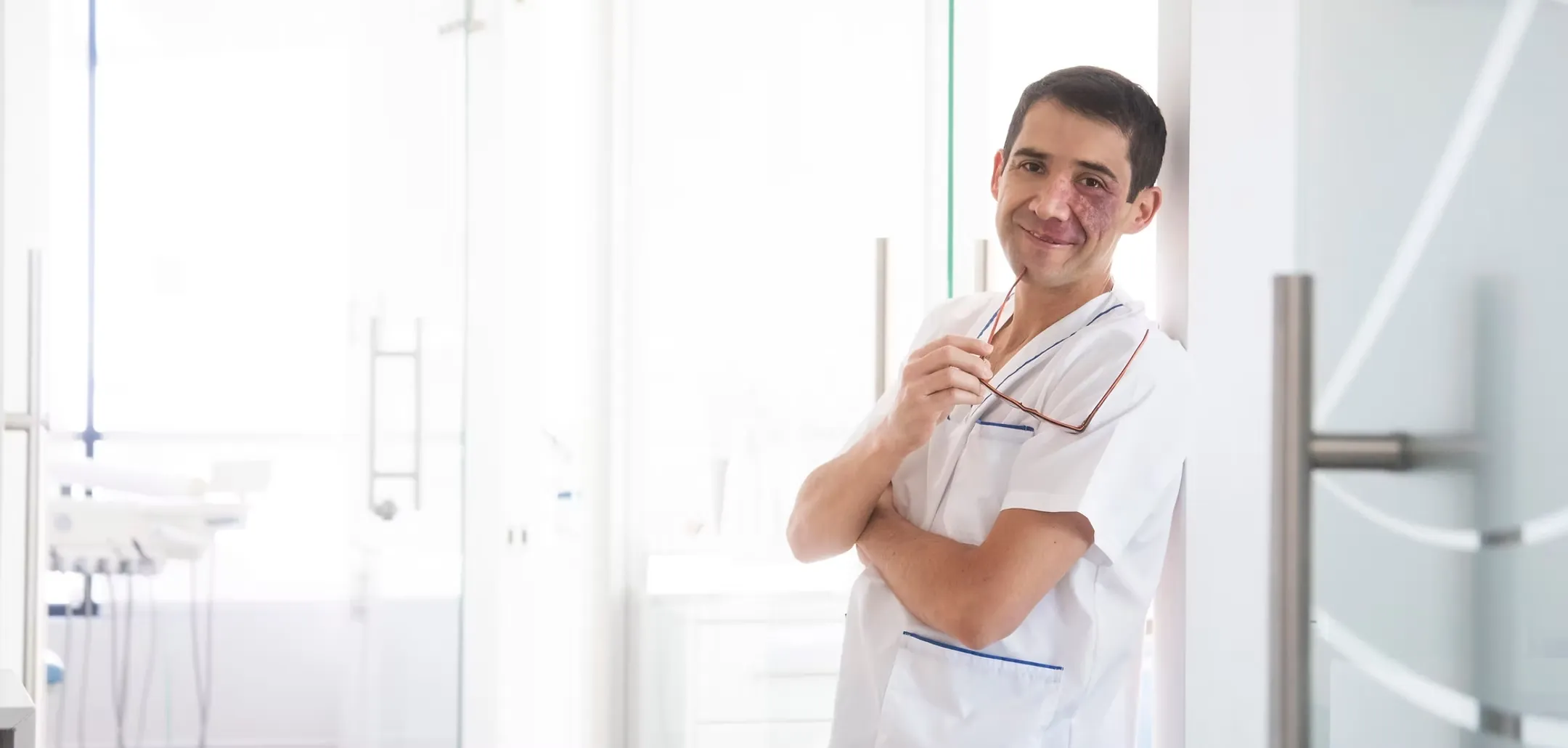 Retrato del Dr. Santiago Bravomalo publicado por DocDent